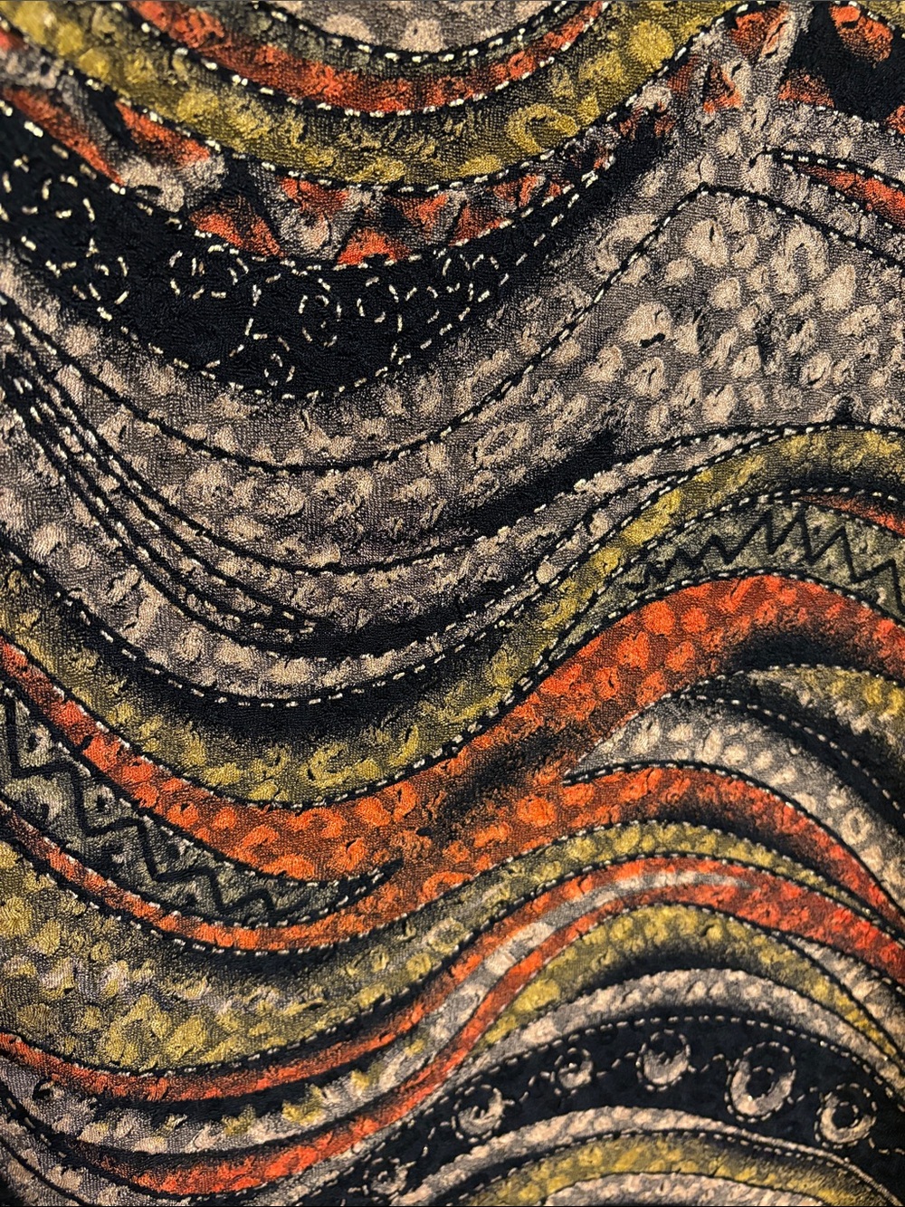 Women’s Wave-Pattern 3/4 sleeves Top w gold accents - Picture 3 of 4